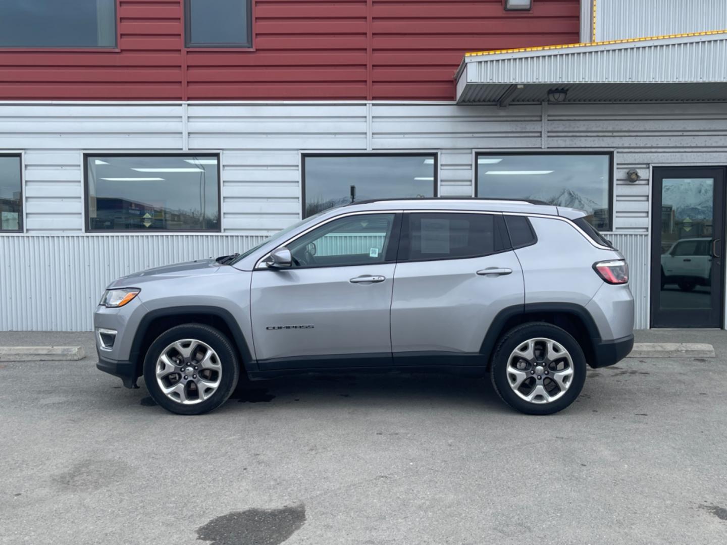 2021 SILVER /charcoal cloth JEEP COMPASS LIMITED (3C4NJDCB7MT) with an 2.4L engine, Automatic transmission, located at 1960 Industrial Drive, Wasilla, 99654, (907) 274-2277, 61.573475, -149.400146 - Photo#1